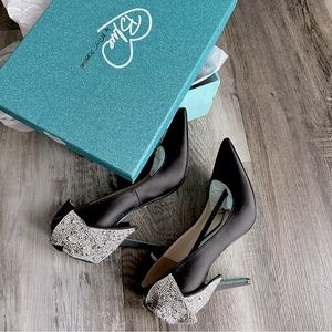 Betsy Johnson Bryn Size 7.(Brand New)